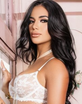 Brown hair london escort Mildred located in Westminster