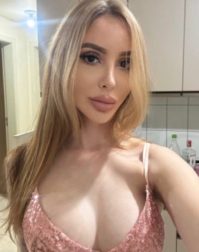 Blonde hair london escort Mousa located in Gloucester Road
