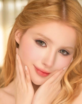 Blonde hair london escort Nefeli located in Edgware Road