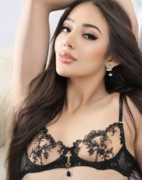 Brown hair london escort Senera located in Earls Court