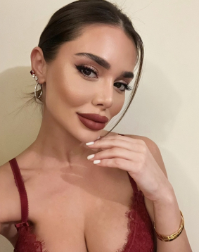 Brown  hair london escort Alba located in Marylebone