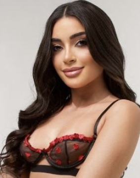 Brown hair london escort Comely located in Knightsbridge