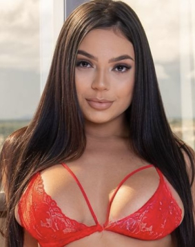 Brown hair london escort Edelmira located in Goodge Street