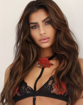 Brown hair london escort Ezora located in West Kensington