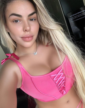 Blonde  hair london escort Generosa located in Marylebone