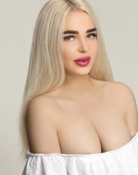 Blonde hair london escort Lafayette located in Earls Court