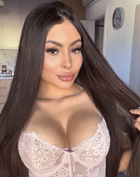 Brown hair london escort Lavresco located in Baker Street