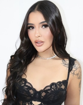 Brown hair london escort Bazette located in Gloucester Road