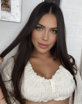 Brown  hair london escort Bevini located in Edgware Road