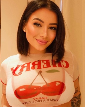 Brown hair london escort Janaina located in Earls Court