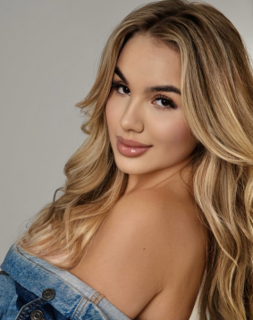 Blonde hair london escort Kerra located in Earls Court