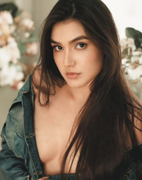 Brown  hair london escort Kiyana located in Baker Street