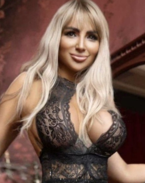 Blonde hair london escort Martina located in Earls Court
