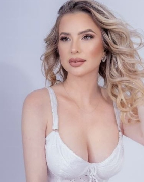 Blonde hair london escort Mirelly located in Knightsbridge