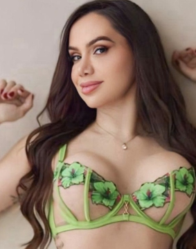 Brown hair london escort Vinanza located in Sloane Square