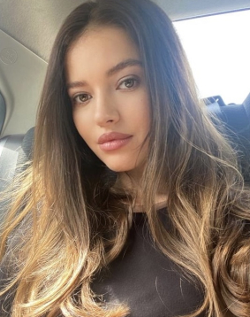 Brown  hair london escort Arbella located in Earls Court