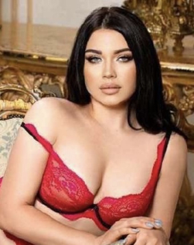 Brown  hair london escort Bandele located in Battersea