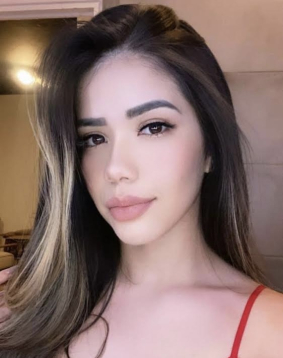 Brown  hair london escort Cappy located in South Kensington