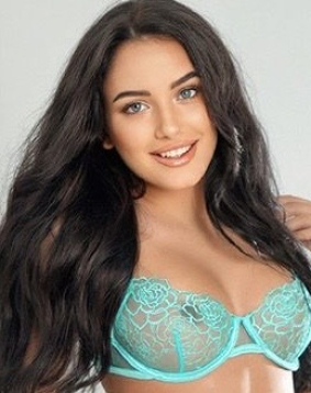 Brown hair london escort Deonna located in Marble Arch