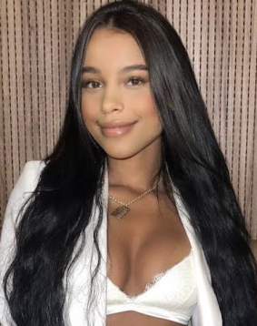 Brown  hair london escort Kumquat located in Earls Court