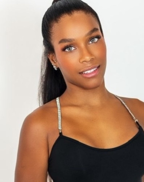 Brown hair london escort Noomi located in Edgware Road