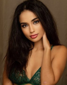 Brown  hair london escort Romance located in Earls Court